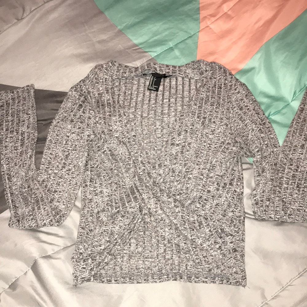 Grey choker long sleeve.